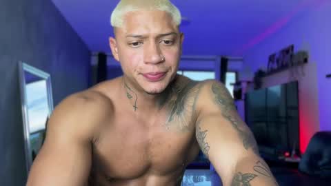 Snapshot of diagostone chatting on November 3, 2025, 10:32 pm Diego online show from November 3, 2025, 10:32 pm