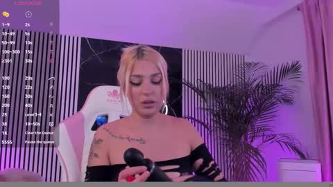 Snapshot of diamond_ava_ chatting on November 1, 2025, 7:38 pm Thea online show from November 1, 2025, 7:38 pm