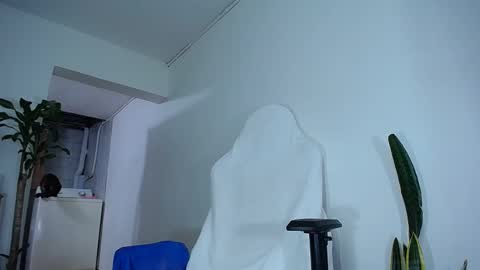 Snapshot of diamond_black00 chatting on February 24, 2025, 11:09 pm MaSSimo online show from February 24, 2025, 11:09 pm