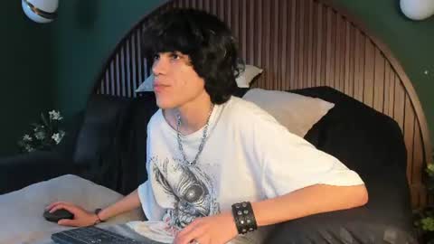 Snapshot of diamond_twink chatting on July 19, 2026, 9:13 am diamond_twink online show from July 19, 2026, 9:13 am