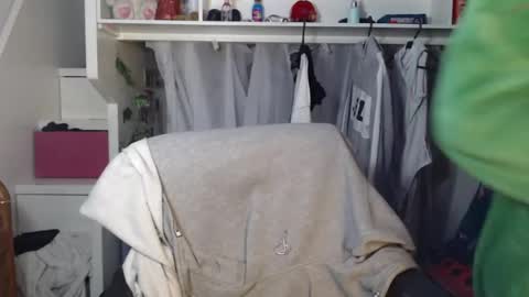 Snapshot of diana_smit_ chatting on December 6, 2024, 2:46 am diana online show from December 6, 2024, 2:46 am