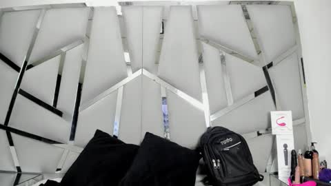 dianarous online show from February 25, 2026, 4:11 am