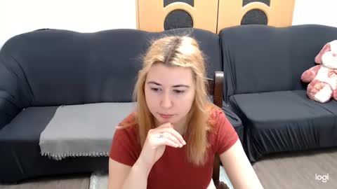 dianasmiey7 online show from March 6, 2025, 8:19 am