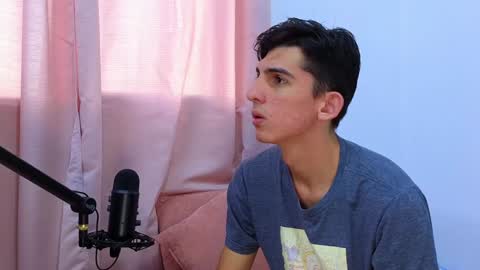 Snapshot of dianayleo chatting on January 29, 2025, 11:41 am Ana Leo online show from January 29, 2025, 11:41 am