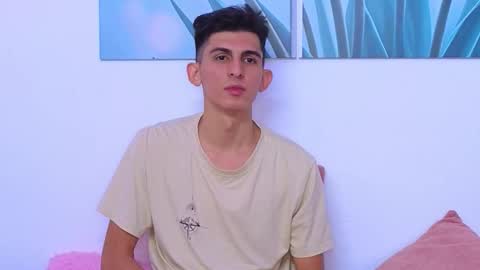 Snapshot of dianayleo chatting on December 5, 2025, 2:36 pm Ana Leo online show from December 5, 2025, 2:36 pm