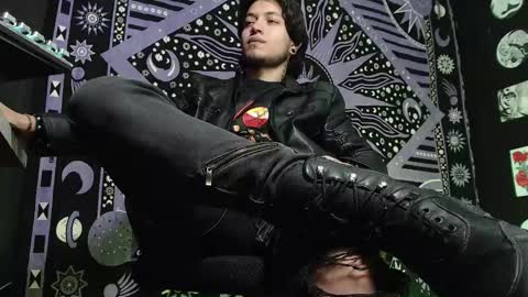 DICAPRIO online show from February 17, 2025, 5:21 pm