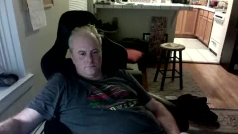 Snapshot of dickflasher5 chatting on December 18, 2025, 4:07 am Richard Fleischer online show from December 18, 2025, 4:07 am