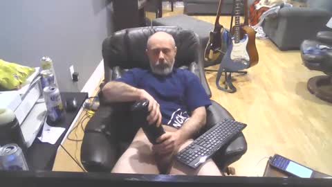 Snapshot of dickrb1984 chatting on February 12, 2025, 1:52 am dickrb1984 online show from February 12, 2025, 1:52 am