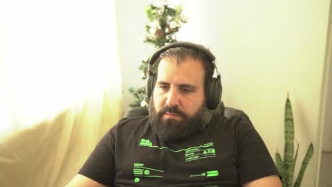 Snapshot of dicristalino chatting on December 1, 2024, 8:20 pm Cristian Dipolino online show from December 1, 2024, 8:20 pm