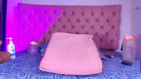 Snapshot of didiane_ chatting on February 7, 2025, 7:27 pm Diane online show from February 7, 2025, 7:27 pm