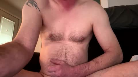 Snapshot of dill327 chatting on March 31, 2026, 5:35 pm dill327 online show from March 31, 2026, 5:35 pm