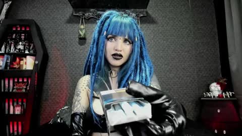 Snapshot of dimmuanddarkness chatting on December 19, 2024, 10:13 am dimmuanddarkness online show from December 19, 2024, 10:13 am