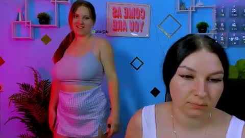 Snapshot of dina_bloom chatting on July 5, 2026, 7:10 pm dina_bloom online show from July 5, 2026, 7:10 pm