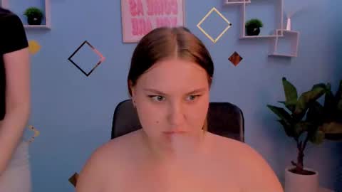 Snapshot of dina_bloom chatting on July 20, 2026, 8:33 pm dina_bloom online show from July 20, 2026, 8:33 pm