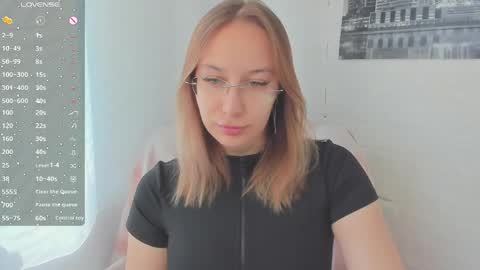 Snapshot of dina_sunshine chatting on April 3, 2026, 7:39 am Dina online show from April 3, 2026, 7:39 am