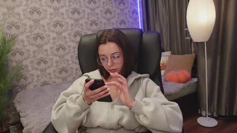 dinacandy online show from December 11, 2024, 2:22 pm