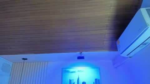 Snapshot of diosa_cristal chatting on May 22, 2026, 3:02 am Cristal online show from May 22, 2026, 3:02 am