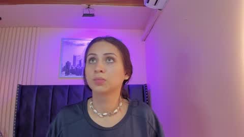 Snapshot of diosa_cristal chatting on June 19, 2026, 3:22 am Cristal online show from June 19, 2026, 3:22 am