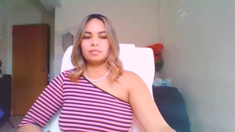 diosadeluniverso_ online show from December 4, 2025, 2:15 pm