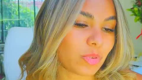 diosadeluniverso_ online show from March 7, 2026, 9:45 pm