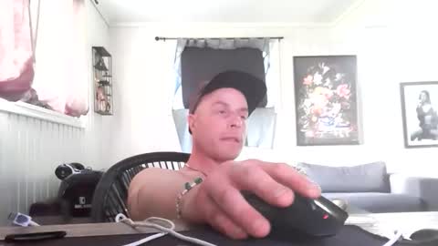 Snapshot of dirkdigglerofficial chatting on May 29, 2026, 4:32 am dirkdigglerofficial online show from May 29, 2026, 4:32 am