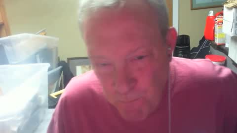 Snapshot of dirkpitt223 chatting on December 4, 2024, 4:10 am DirtkPitt Fun guy working online show from December 4, 2024, 4:10 am