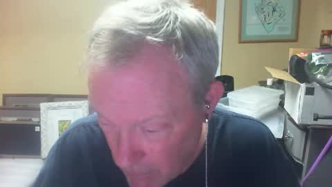 Snapshot of dirkpitt223 chatting on December 22, 2024, 10:17 am DirtkPitt Fun guy working online show from December 22, 2024, 10:17 am