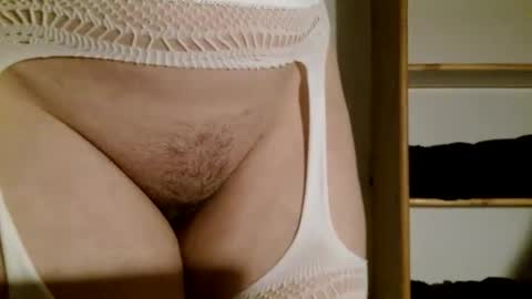 Snapshot of dirrty_girl_ chatting on October 29, 2025, 10:33 pm Shelly online show from October 29, 2025, 10:33 pm