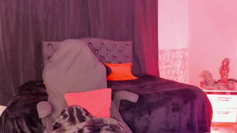 Violet online show from February 8, 2026, 2:04 am