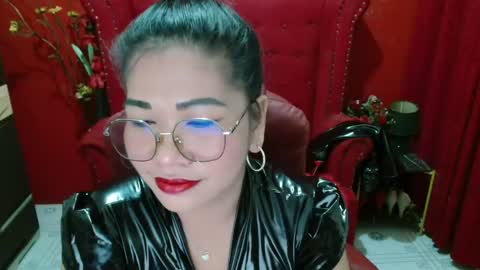 LatexQueen online show from April 25, 2026, 4:37 pm