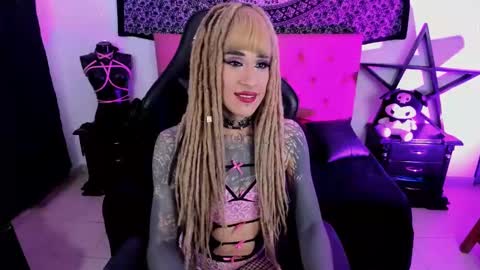 Snapshot of dirtyonix chatting on December 1, 2024, 11:47 pm ONIX online show from December 1, 2024, 11:47 pm