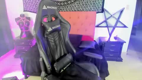 Snapshot of dirtyonix chatting on February 4, 2025, 11:38 pm ONIX online show from February 4, 2025, 11:38 pm