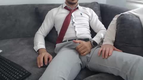 dirtyybooyy77 online show from April 28, 2026, 10:09 am