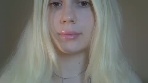 Snapshot of ditamilton chatting on April 1, 2026, 8:17 pm DitaMilton online show from April 1, 2026, 8:17 pm