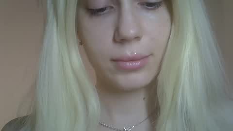 Snapshot of ditamilton chatting on April 7, 2026, 5:24 pm DitaMilton online show from April 7, 2026, 5:24 pm