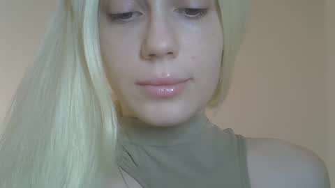 Snapshot of ditamilton chatting on April 8, 2026, 5:24 pm DitaMilton online show from April 8, 2026, 5:24 pm