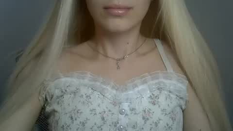 Snapshot of ditamilton chatting on July 12, 2026, 2:08 pm DitaMilton online show from July 12, 2026, 2:08 pm