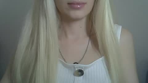 Snapshot of ditamilton chatting on August 5, 2026, 4:10 pm DitaMilton online show from August 5, 2026, 4:10 pm