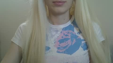Snapshot of ditamilton chatting on August 6, 2026, 7:27 pm DitaMilton online show from August 6, 2026, 7:27 pm