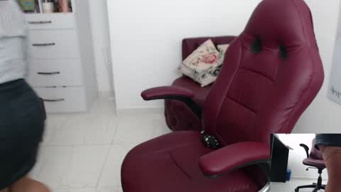 Snapshot of diva_milf chatting on January 2, 2025, 8:46 pm Diva online show from January 2, 2025, 8:46 pm