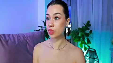 Tia online show from April 24, 2026, 9:39 pm