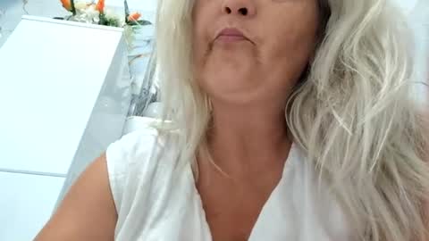Snapshot of divineblond chatting on July 11, 2026, 8:11 pm Alexxa online show from July 11, 2026, 8:11 pm
