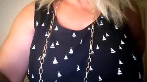 Snapshot of divineblond chatting on July 14, 2026, 7:08 pm Alexxa online show from July 14, 2026, 7:08 pm