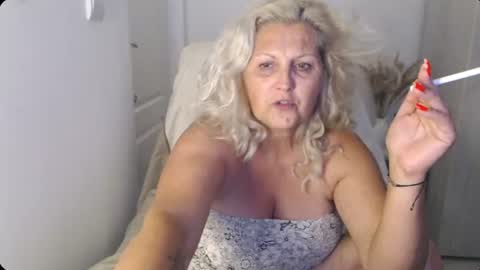 Snapshot of divineblond chatting on July 17, 2026, 11:09 pm Alexxa online show from July 17, 2026, 11:09 pm