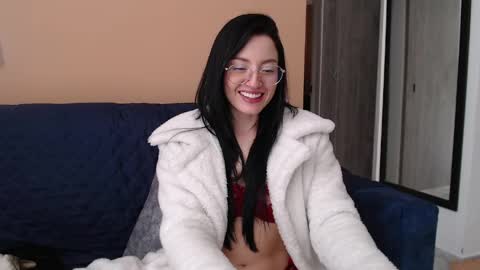 Snapshot of divineisis chatting on May 11, 2026, 4:04 pm Hera online show from May 11, 2026, 4:04 pm