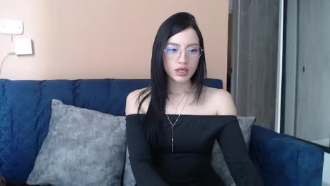 Snapshot of divineisis chatting on May 25, 2026, 12:33 pm Hera online show from May 25, 2026, 12:33 pm