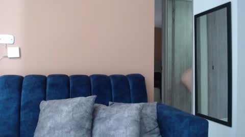 Snapshot of divineisis chatting on June 19, 2026, 12:09 pm Hera online show from June 19, 2026, 12:09 pm