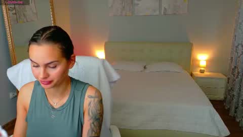 Snapshot of divineluxe chatting on June 18, 2026, 4:35 am Ivory Blue. online show from June 18, 2026, 4:35 am
