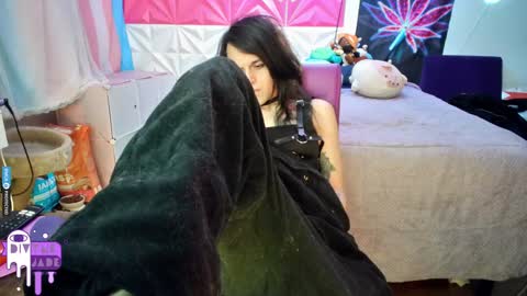 Snapshot of divynejade chatting on December 3, 2024, 5:20 am Jade Divyne online show from December 3, 2024, 5:20 am