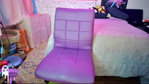 Snapshot of divynejade chatting on December 4, 2024, 5:49 am Jade Divyne online show from December 4, 2024, 5:49 am